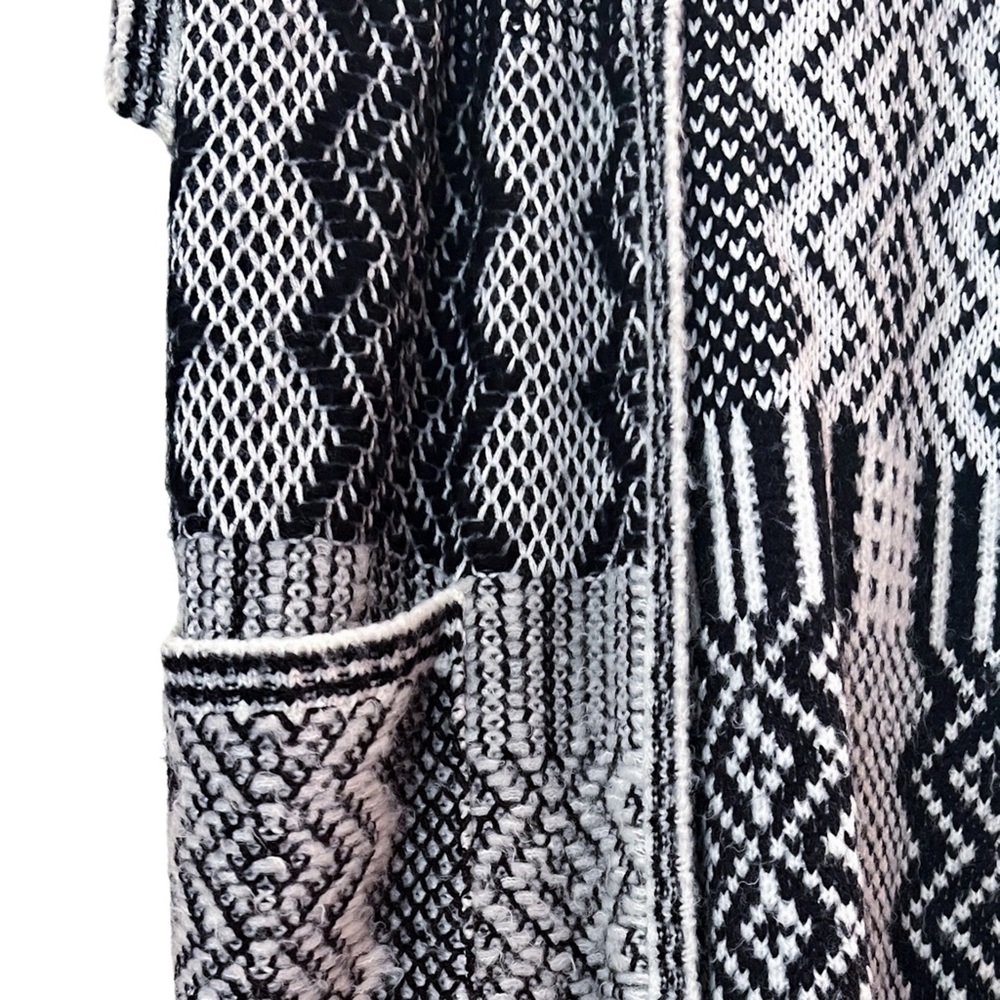 EUC ☕️ ASOS long knit cardigan / cape in black and white pattern. - Picture 7 of 10